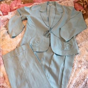 Very Cute Jacket And Capris Set